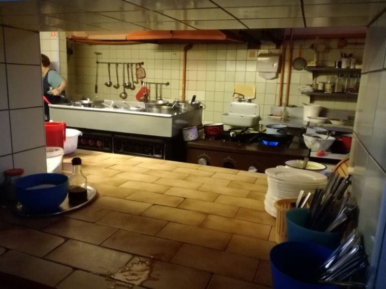 42803597_232281090979006_5182186769168203776_n